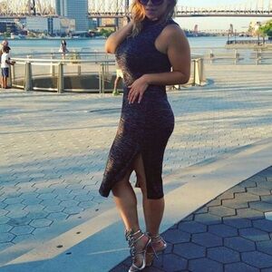 Enough about me Sleeveless mock neck fitted midi dress medium